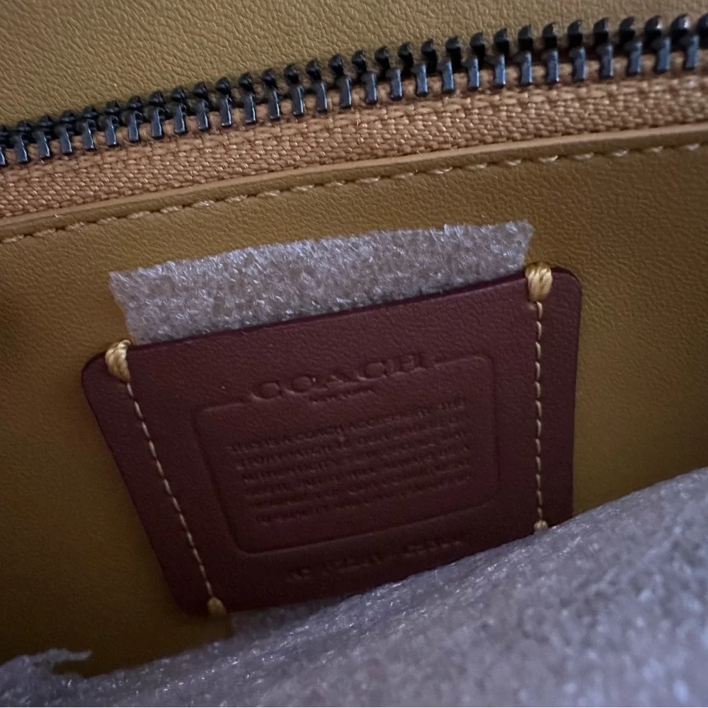 Coach Crossbody Bag - Picture 3 of 7